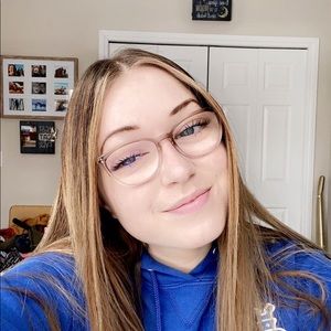 Meet your Posher, Abbey